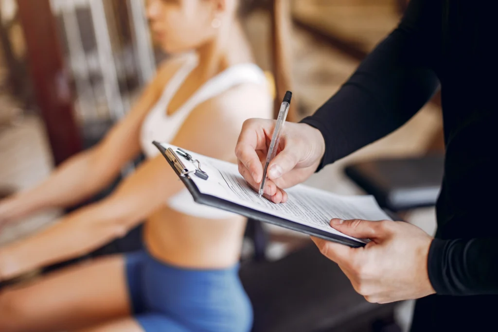 Hipertrofia Muscular: Guia de Treino, Nutrição e Estratégias (2025)