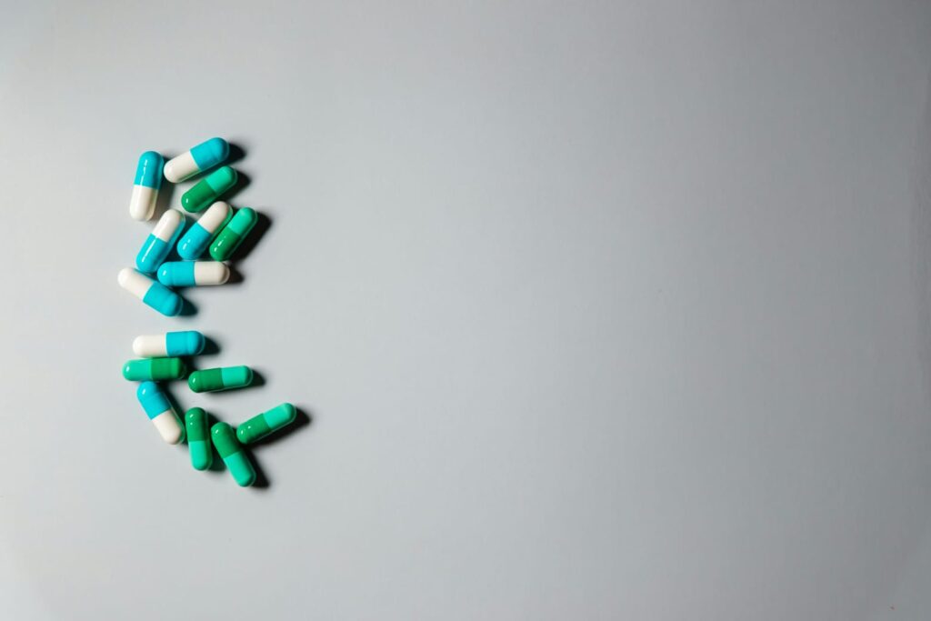 Os Anticoagulantes e Antitrombóticos são essenciais para prevenir e tratar tromboses, embolias e complicações cardiovasculares. Conheça suas diferenças, indicações e cuidados!