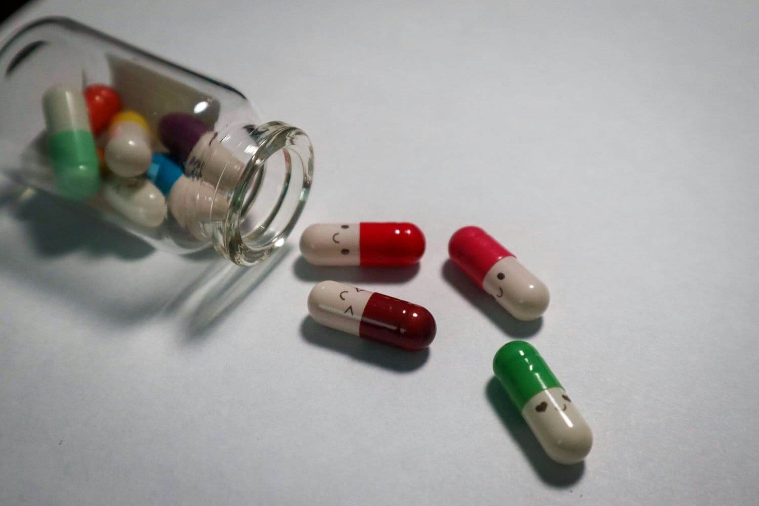 Você sabe como os diuréticos funcionam? Esses medicamentos atuam nos rins para eliminar líquidos e sódio, sendo indicados para diversas condições médicas.