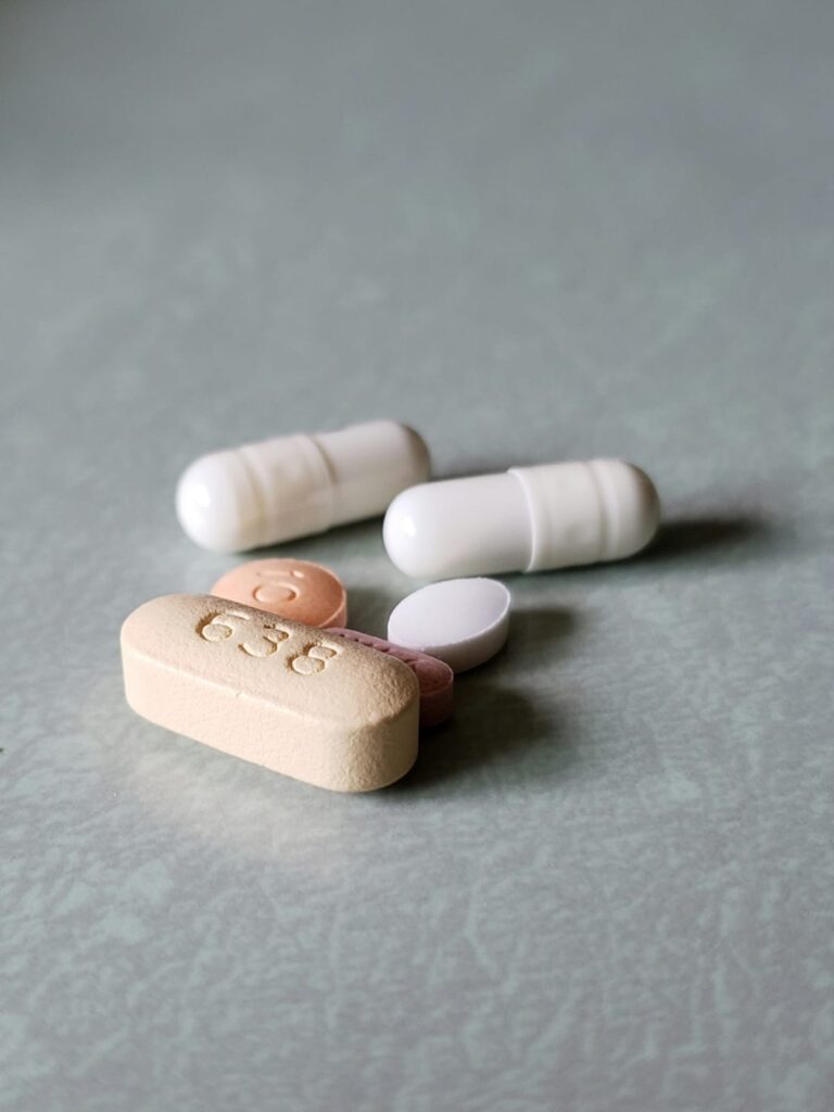 Com diferentes mecanismos de ação, os antihipertensivos ajudam a reduzir a pressão arterial e proteger o coração. Saiba quais são os mais utilizados e seus cuidados.