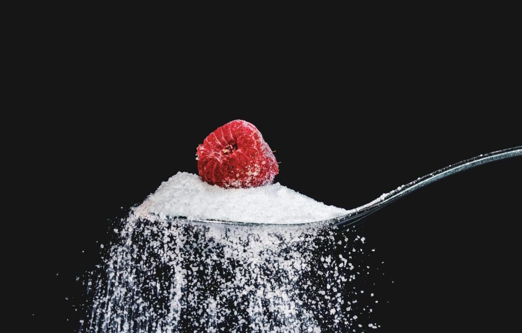 Diabético pode comer açúcar de forma controlada, sempre com verificação da glicemia e evitando exageros.