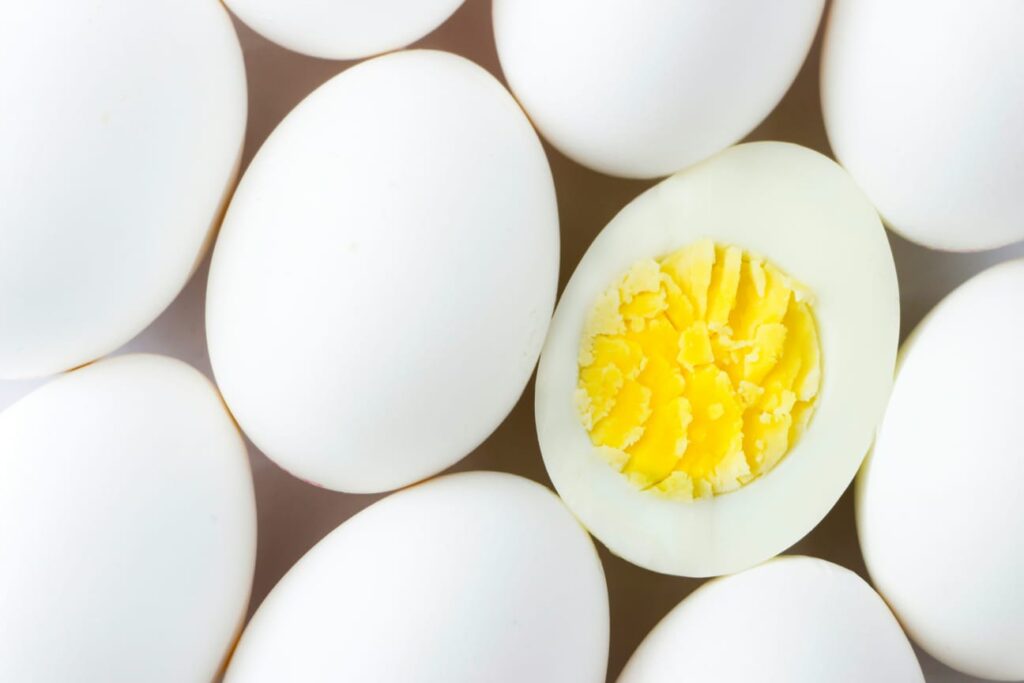 ovos e ovo cozido ricos em vitaminas do complexo B